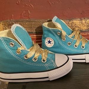 Girls turquoise converse Toddlers size 4